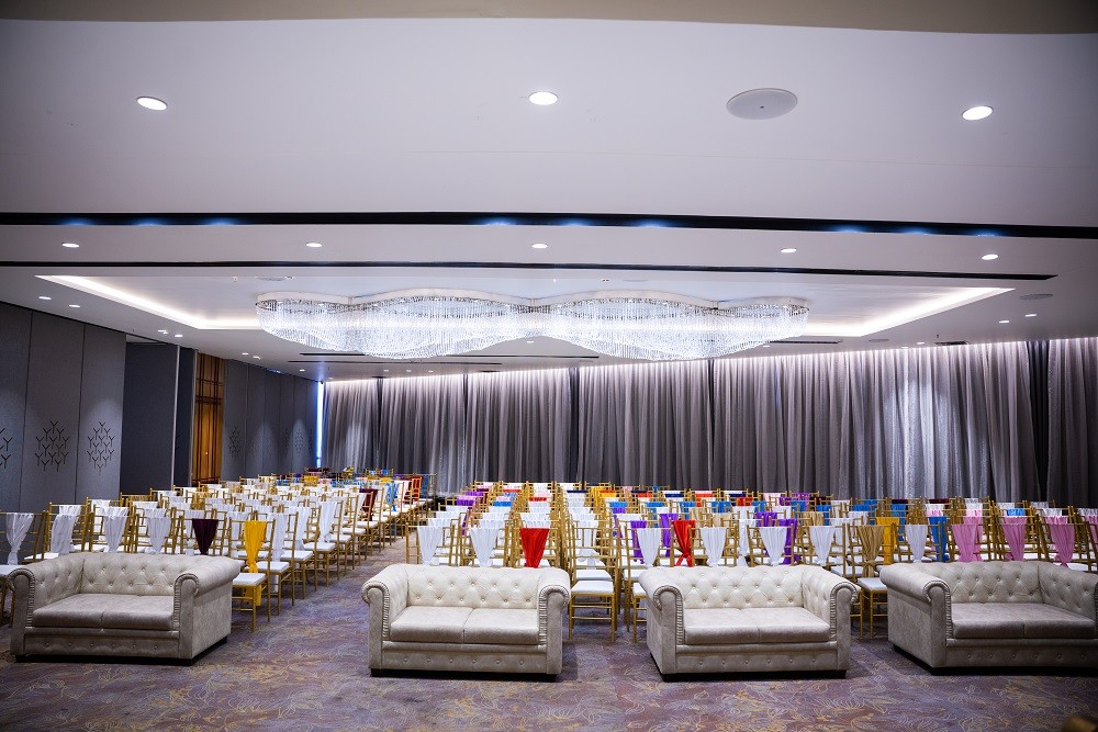 Banquet Dining & Multi-Cuisine Spread